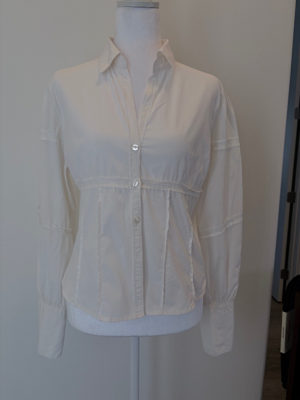 Artisan white long-sleeved blouse